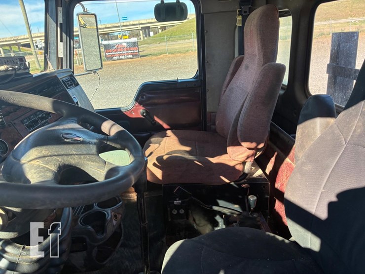 2005-kenworth-t800-image-11