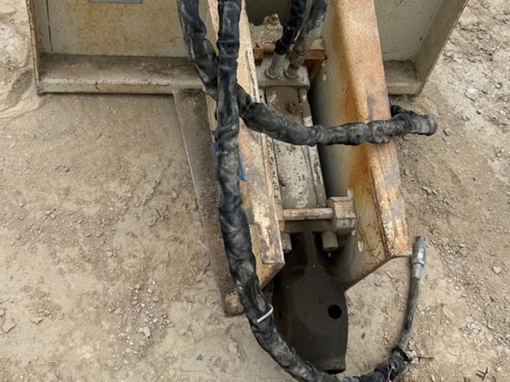 kent-hydraulic-hammer-attachment-image-2