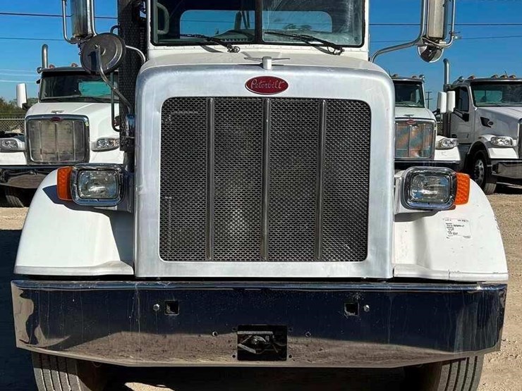 2016-peterbilt-365-image-16