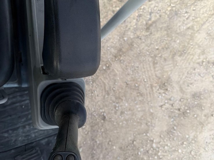 2020-takeuchi-tb230-image-17