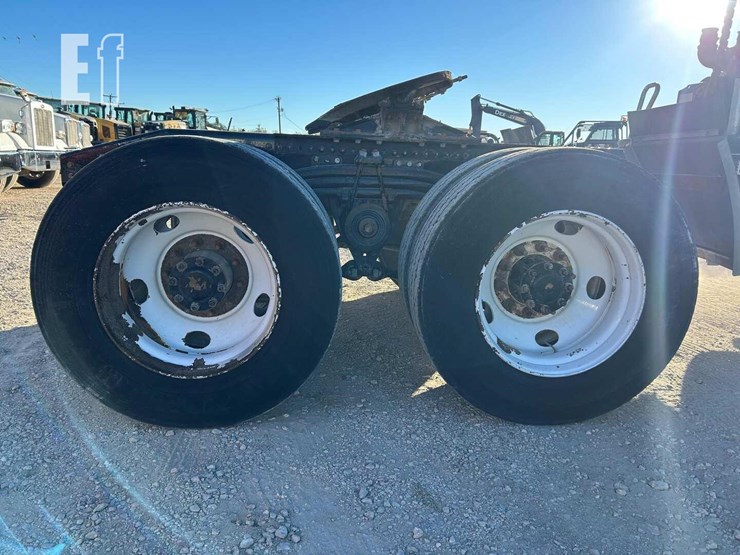 2020-mack-pinnacle-64t-image-17