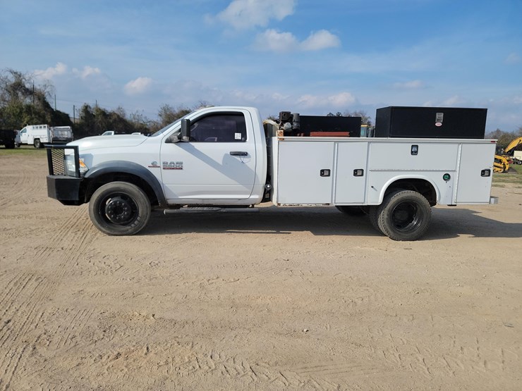 2018-dodge-5500-utility-truck-vn:3c7wrnbl0jg224924-4x4,-image-1