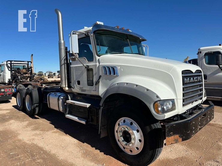 2020-mack-granite-64ft-image-2