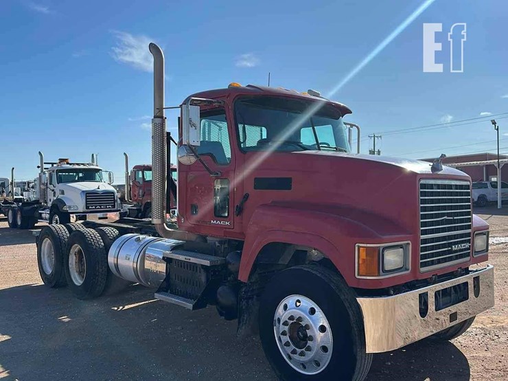 2012-mack-pinnacle-chu613-image-3