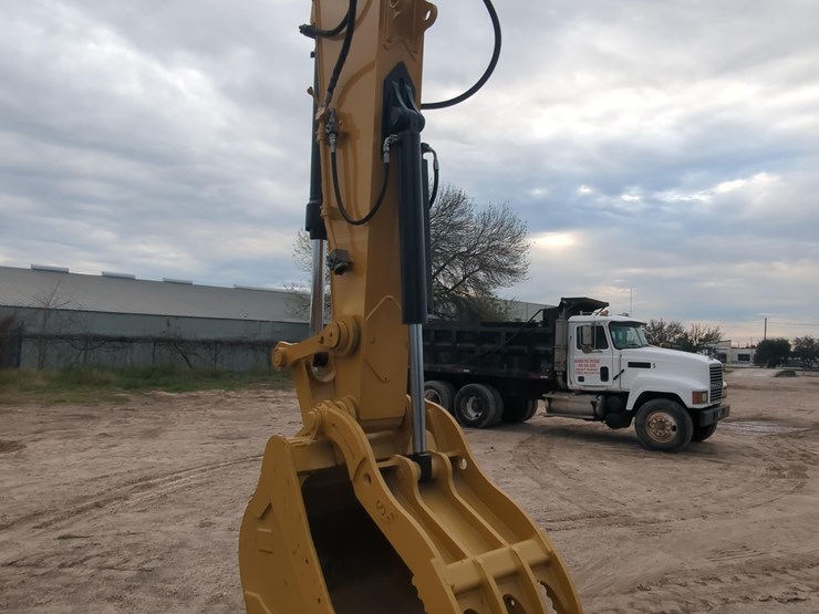 2019-caterpillar-330gc-image-6
