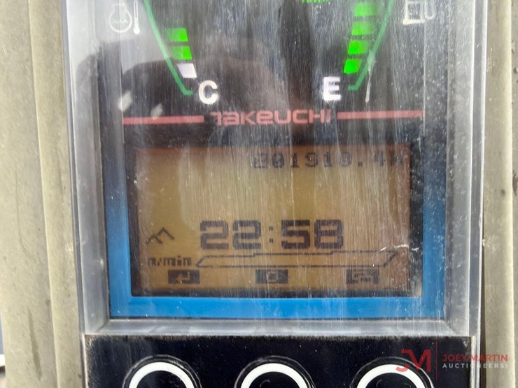takeuchi-tb240-image-19