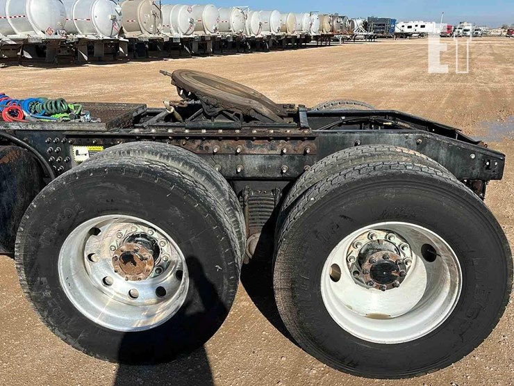 2012-mack-pinnacle-chu613-image-6