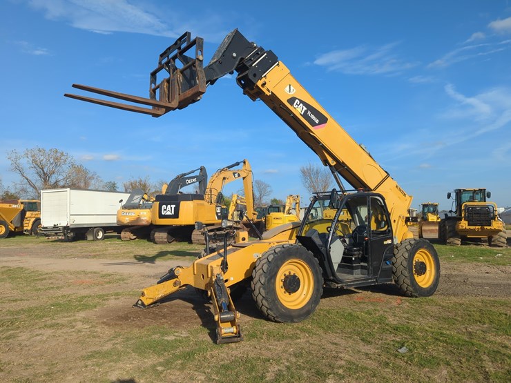 2019-caterpillar-tl1055d-image-2