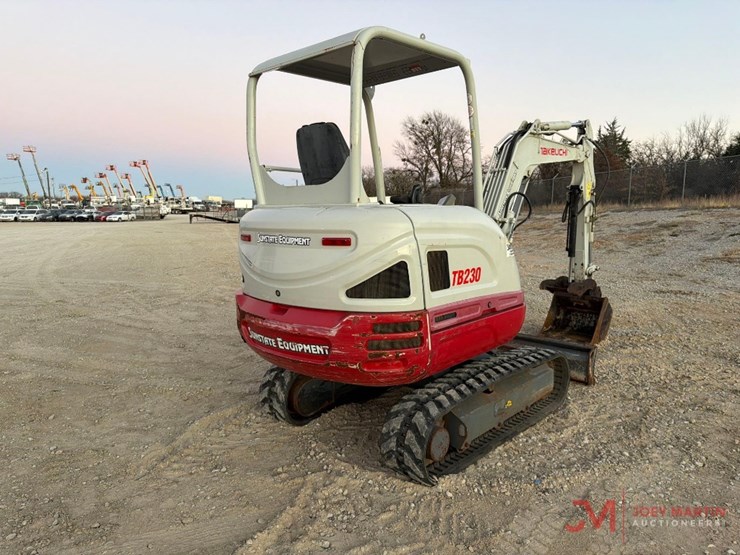 2020-takeuchi-tb230-image-4