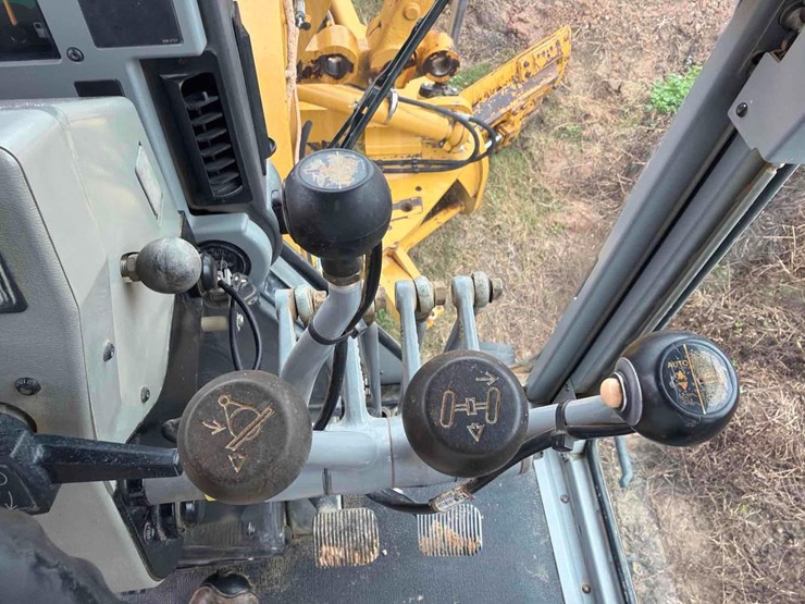 2017-caterpillar-140k-image-25