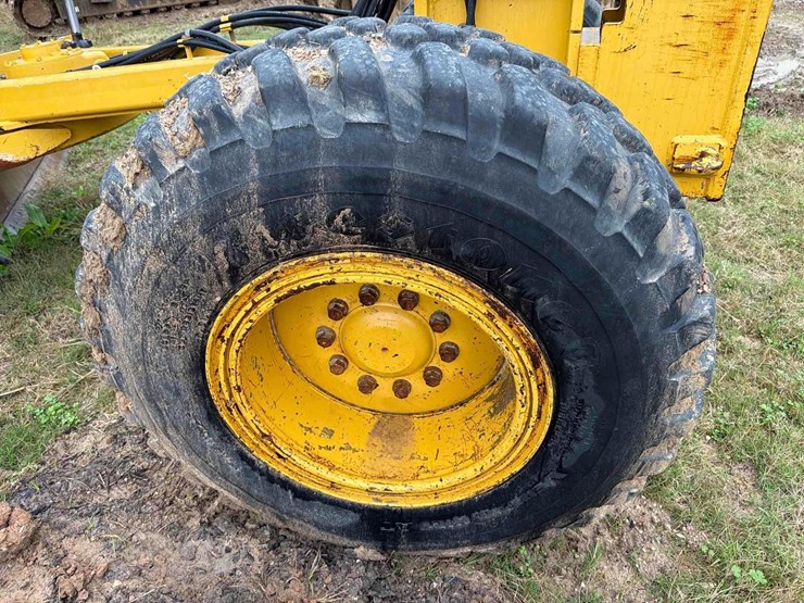 2017-caterpillar-140k-image-16