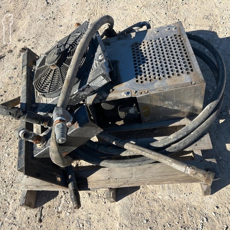 HYDRAULIC TANK WITH COOLING SYSTEM