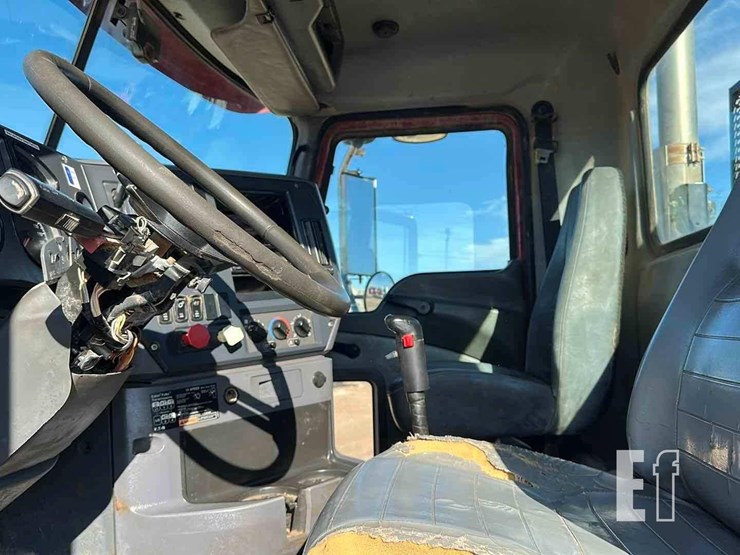 2013-mack-pinnacle-chu613-image-10