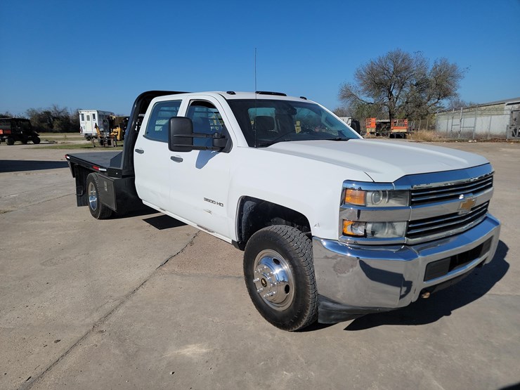 2018-chevrolet-3500-image-3