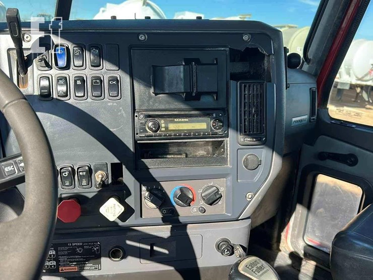 2012-mack-pinnacle-chu613-image-9