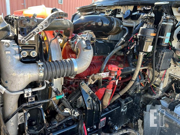 2020-mack-granite-64ft-image-13