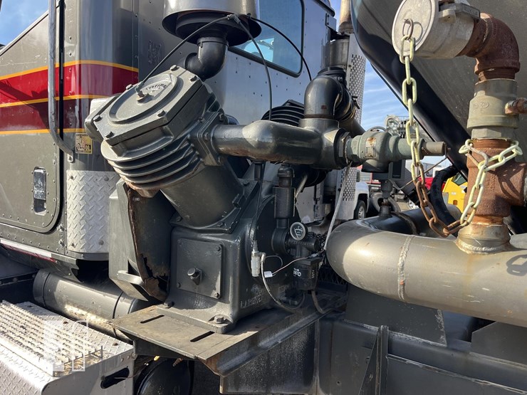 2004-international-paystar-5600-image-8