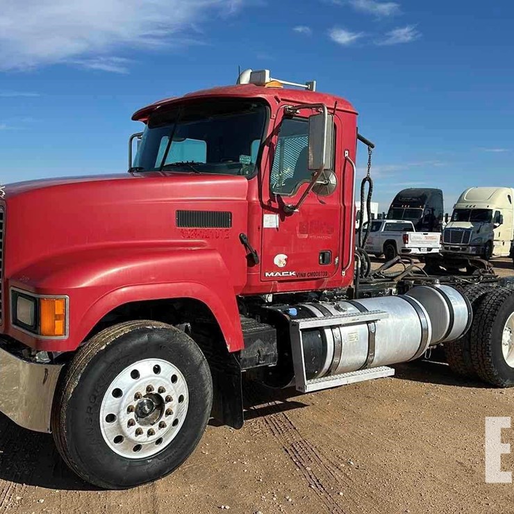 2012 MACK PINNACLE CHU613