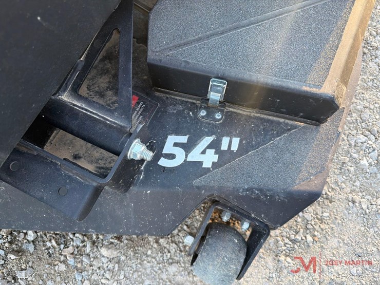 demo-yakta-yxr610-54"-zero-turn-mower-image-4