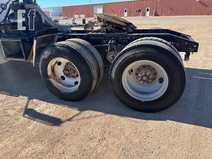 2020-mack-granite-64ft-image-4