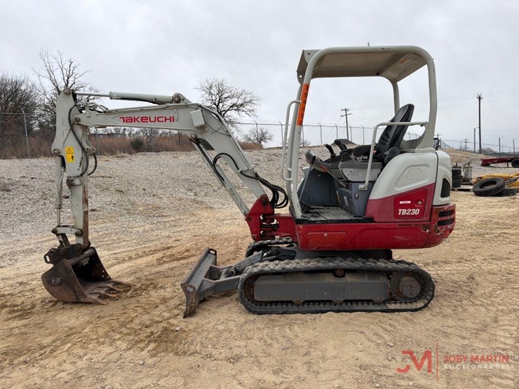 takeuchi-tb230-image-2