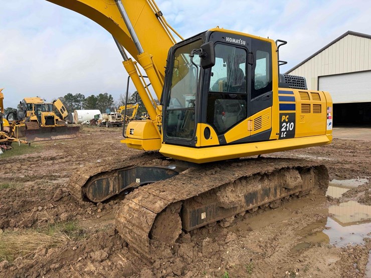 2021-komatsu-pc210-lc-11-image-2