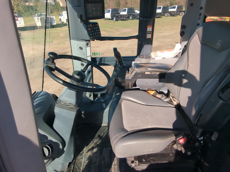 2023-deere-544p-image-13