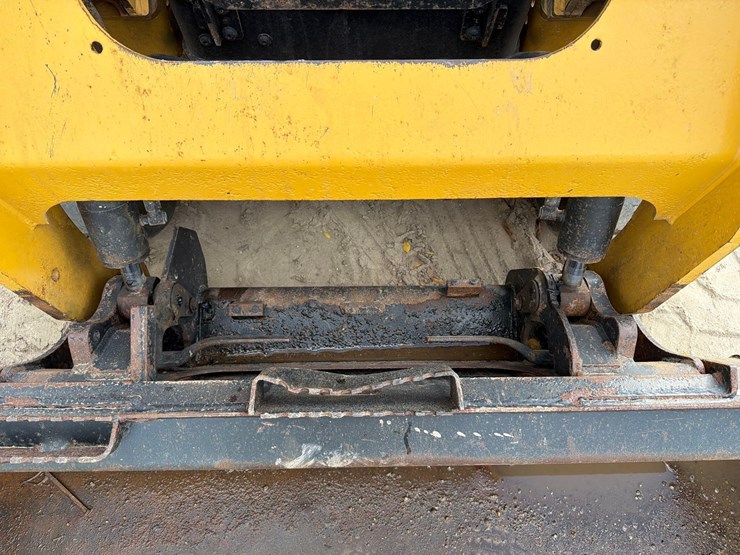 2021-caterpillar-259d3-image-14