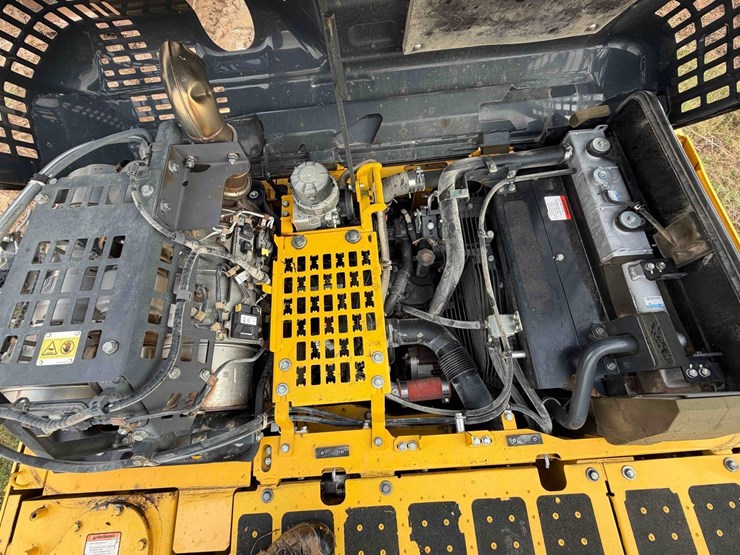 2021-komatsu-pc210-lc-11-image-23