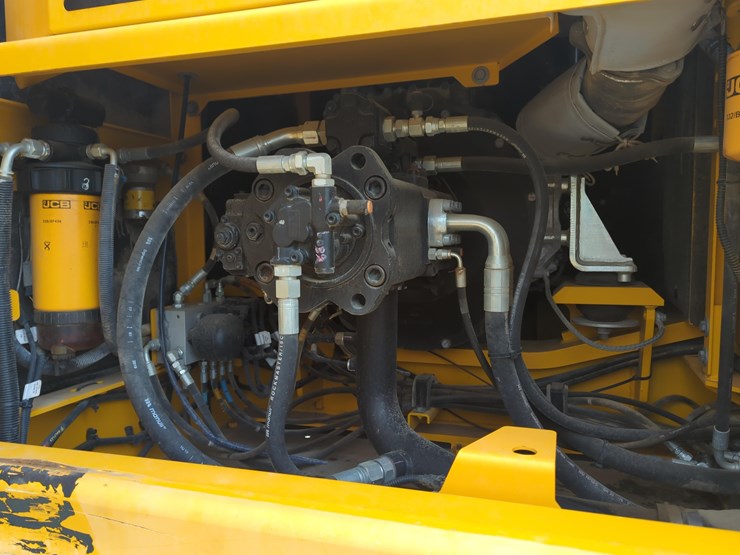 2019-jcb-js300-lc-image-17