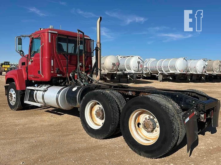 2012-mack-pinnacle-chu613-image-5