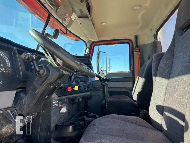 2020-mack-pinnacle-64t-image-5