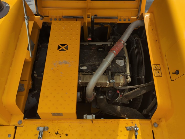 2020-jcb-js300-lc-image-16