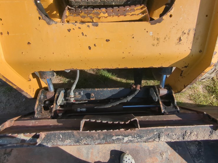 2020-caterpillar-299d-image-10