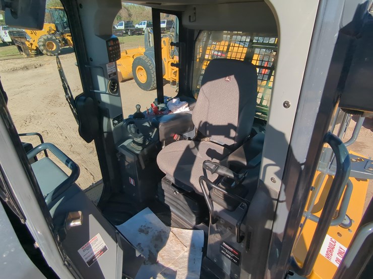 2022-deere-750l-lgp-image-17