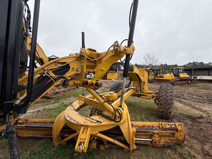 2017-caterpillar-140k-image-14