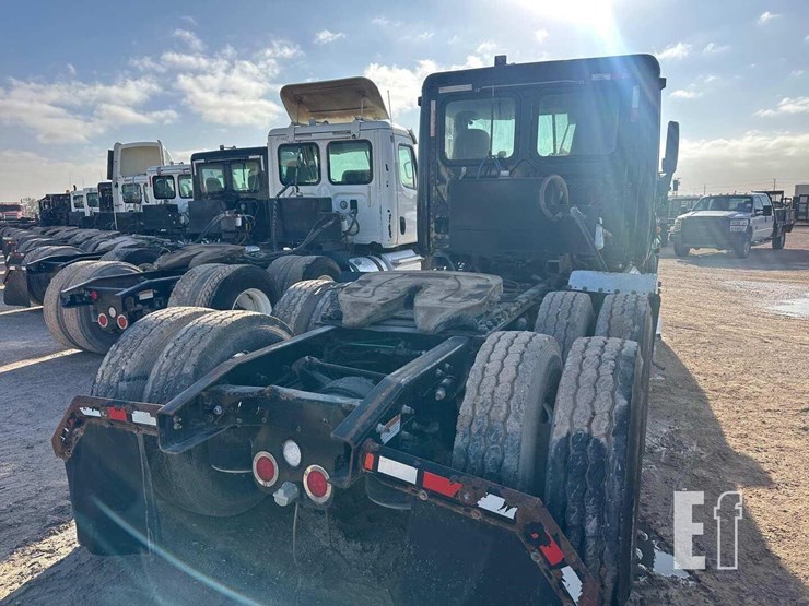 2013-freightliner-cascadia-125-image-4
