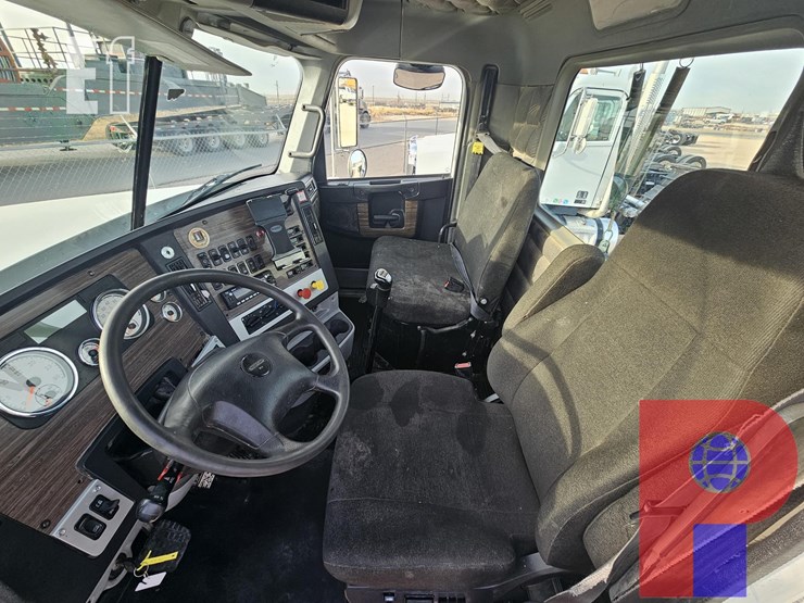 2021-freightliner-coronado-122-sd-image-12