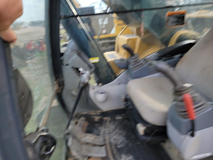 2016-deere-350g-lc-image-12