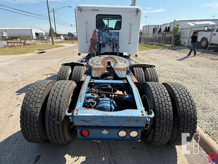 2008-peterbilt-367-image-5