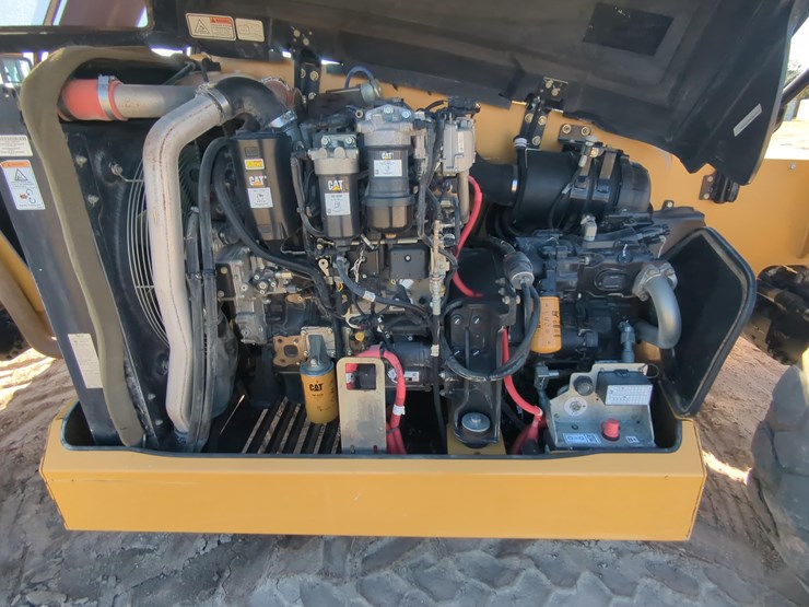 2019-caterpillar-tl1055d-image-9