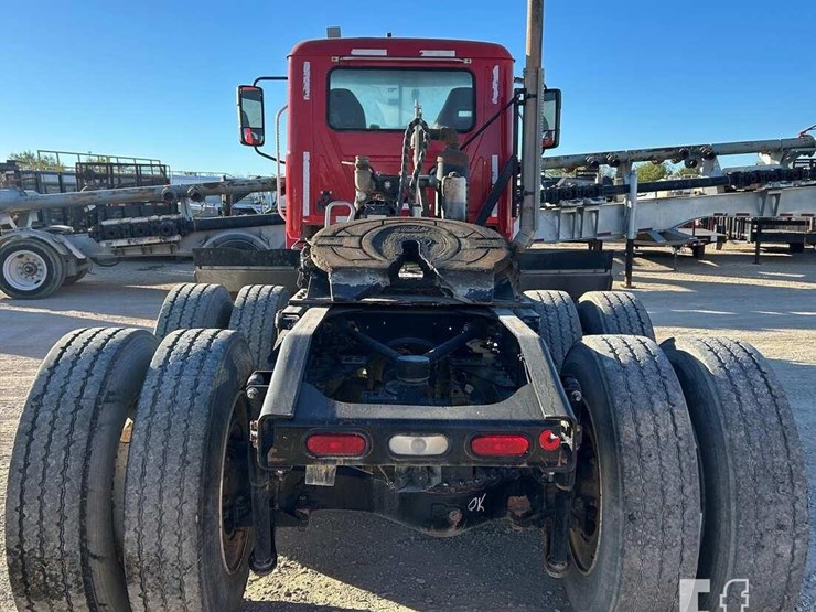 2020-mack-pinnacle-64t-image-5