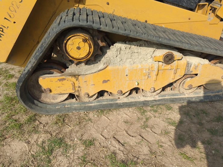 2020-caterpillar-259d3-image-7