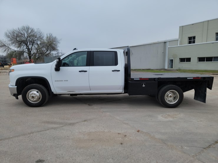 2021-chevrolet-3500-image-1