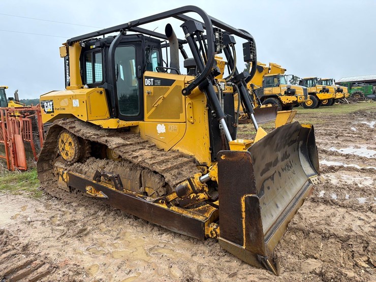 2017-caterpillar-d6t-xw-image-3