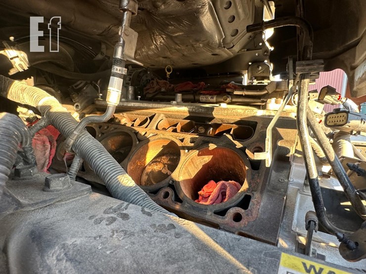 2021-isuzu-npr-hd-image-10