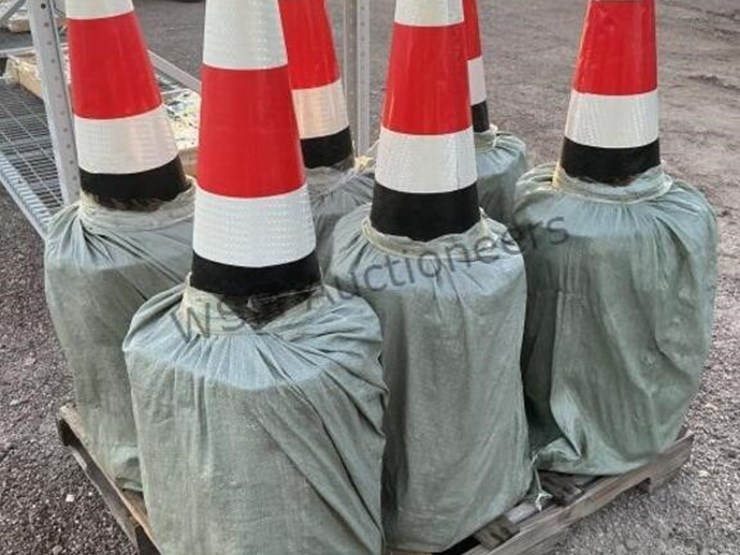(120)-traffic-cones-image-3