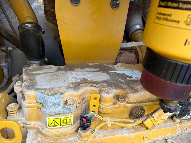 2017-caterpillar-140k-image-10