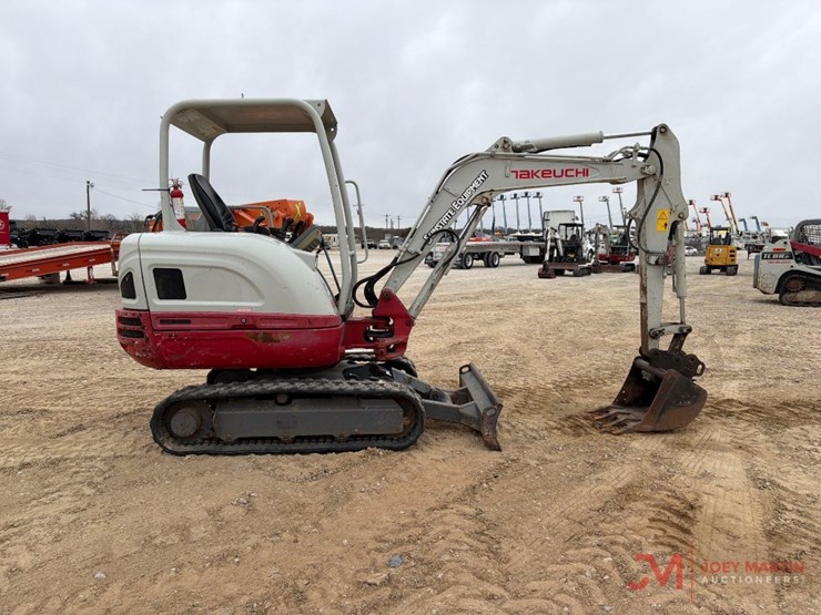 takeuchi-tb230-image-6