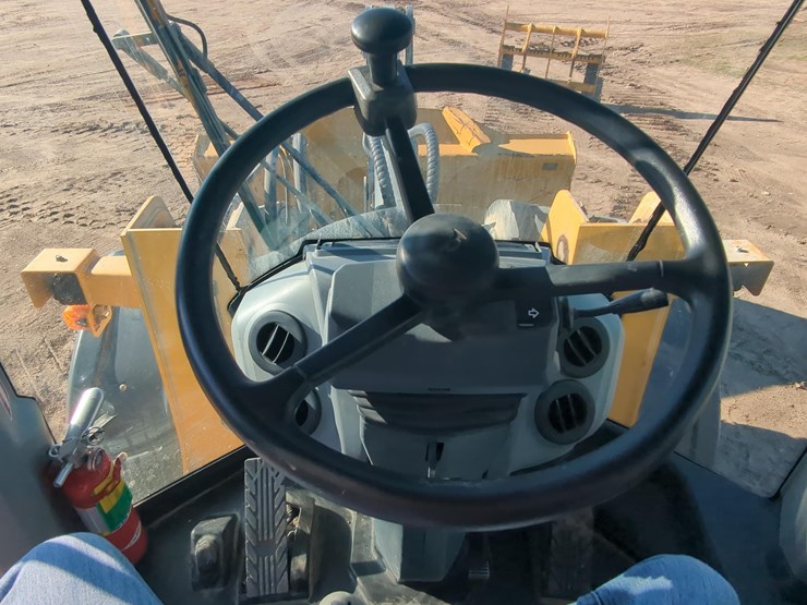 2023-deere-544p-image-17